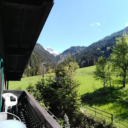 Regina Guest house *